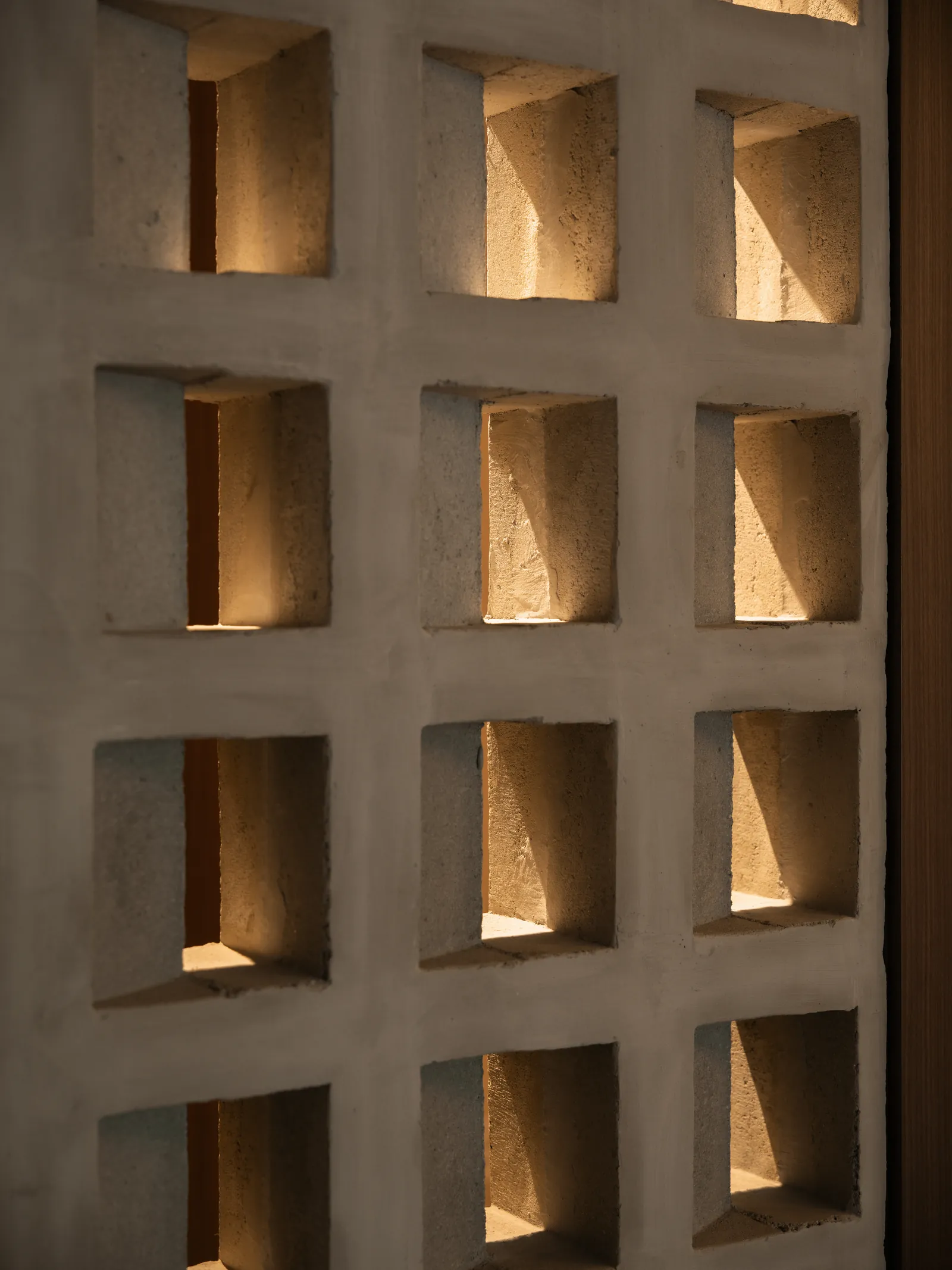 Mid Century Sanctuary: concrete breeze-block screen catching low light